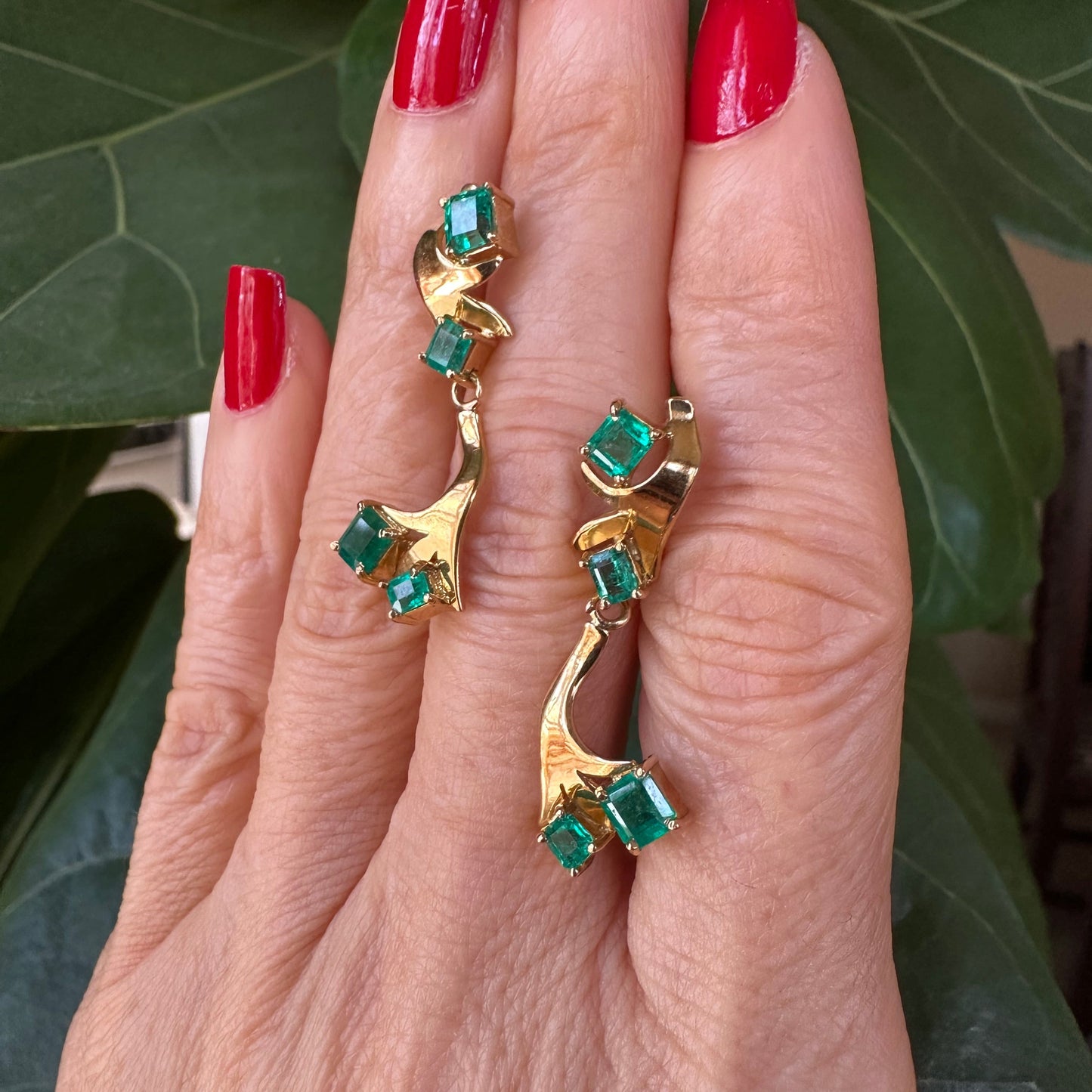 Cascade of Multi Cut Vibrant Green Emeralds & Diamonds Jewelry Set 18k Yellow Gold