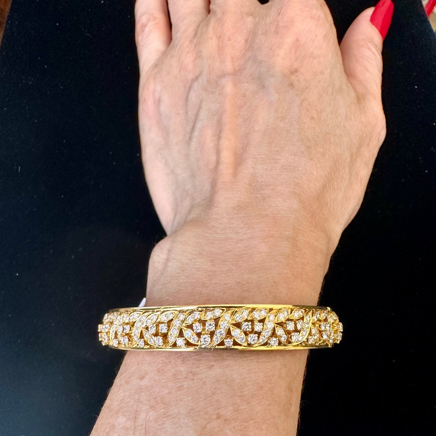 Brilliant Cut Diamond Bangle 18k Yellow Gold 5.50 CTW