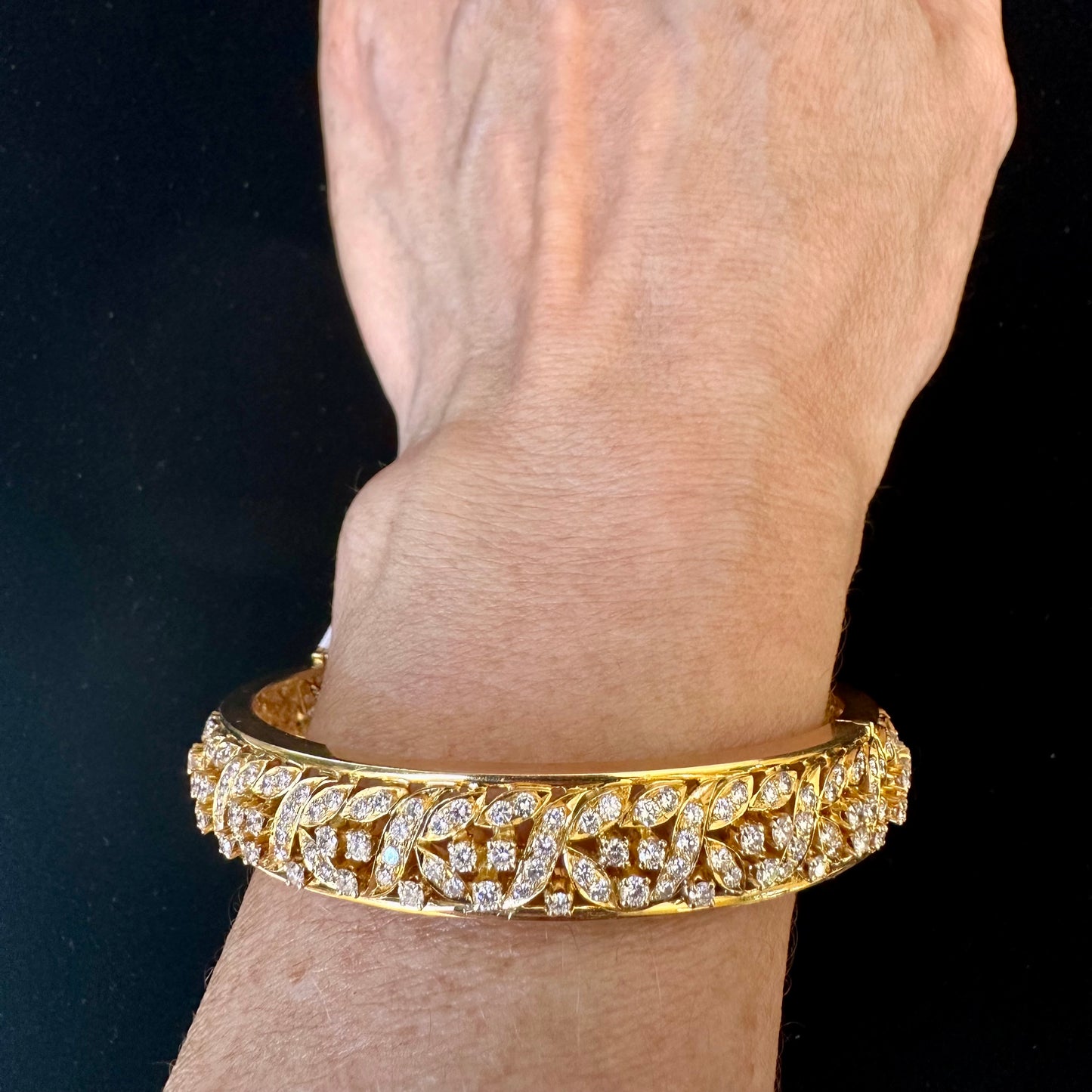 Brilliant Cut Diamond Bangle 18k Yellow Gold 5.50 CTW