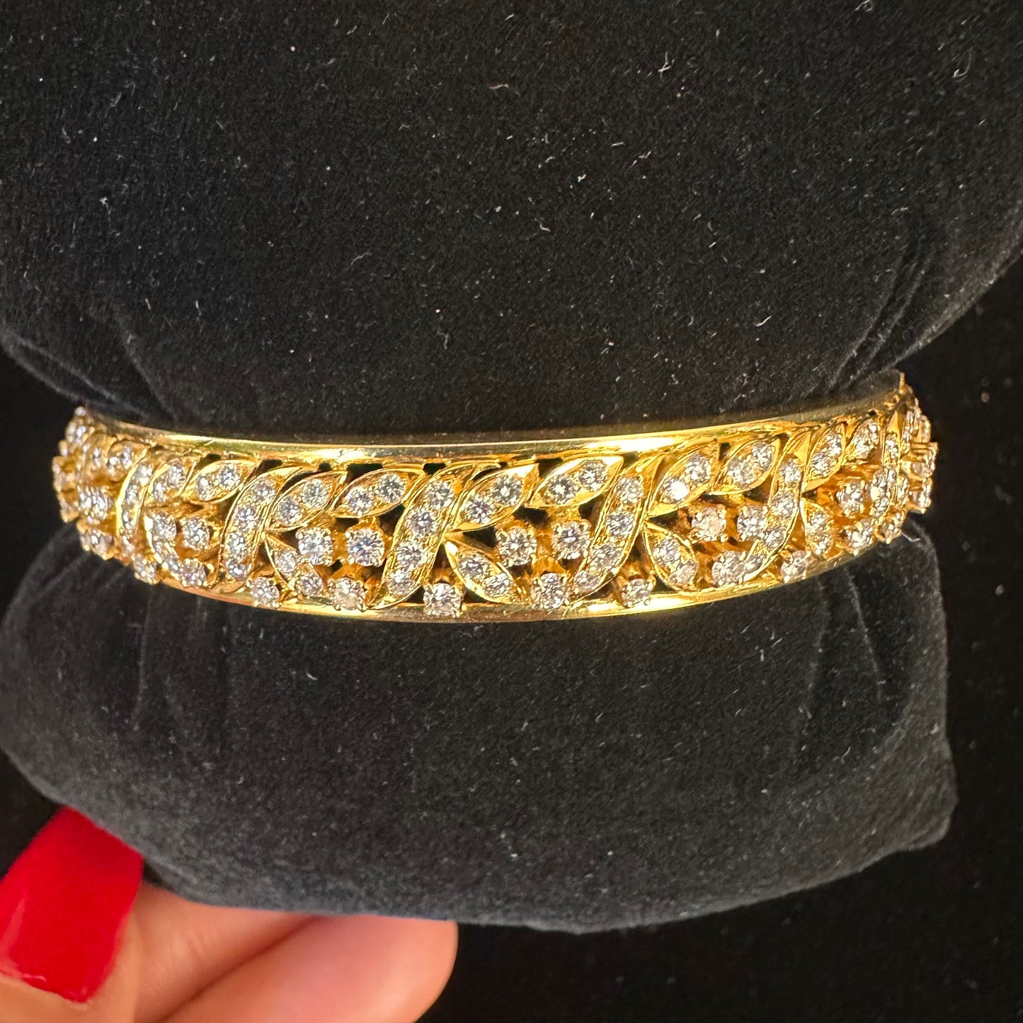 Brilliant Cut Diamond Bangle 18k Yellow Gold 5.50 CTW