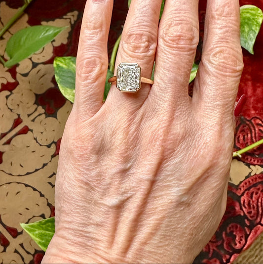 Modified Rectangular Natural GIA Diamond Ring 18k