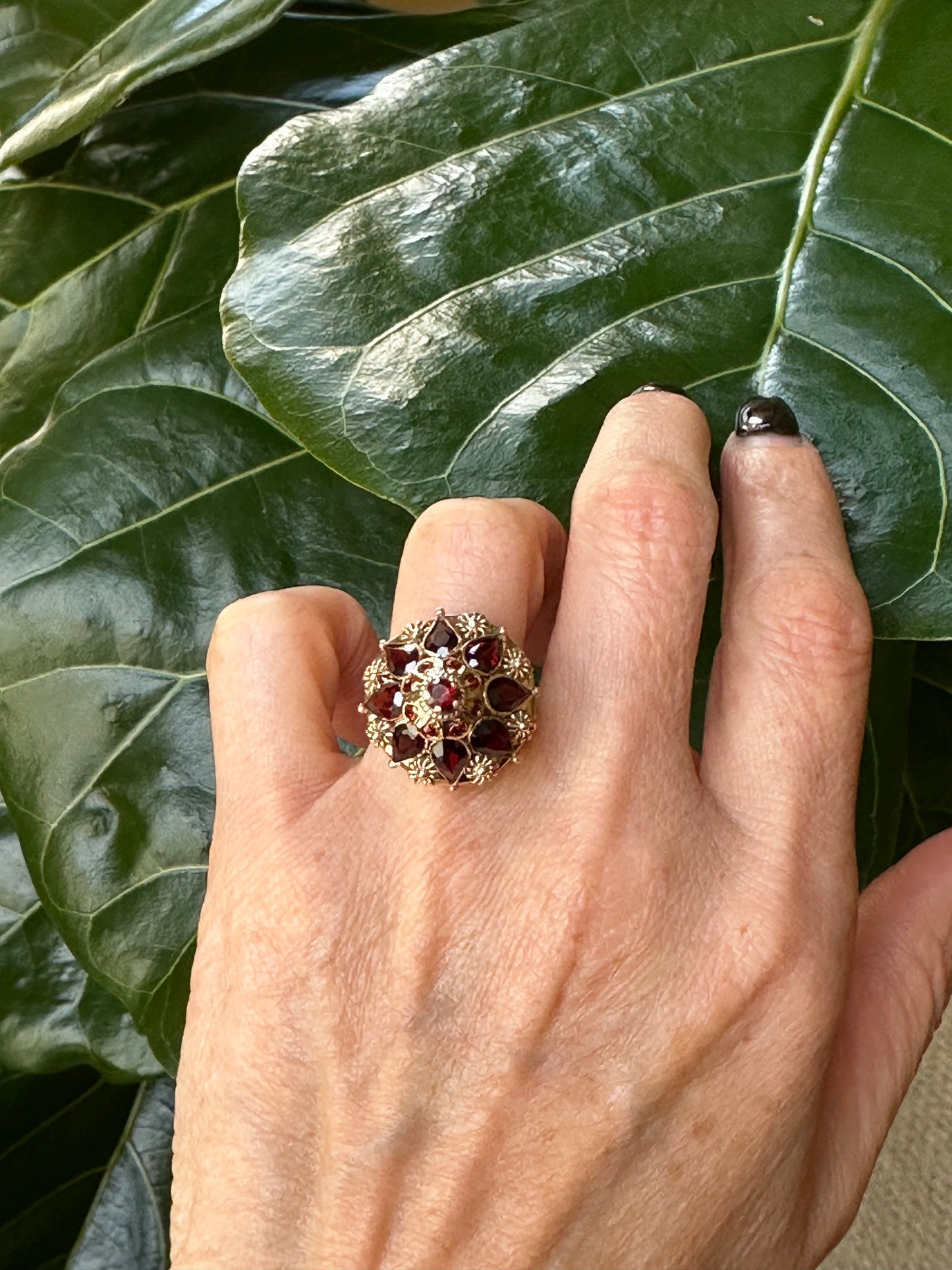 Harem Design Garnet Ring & 18k