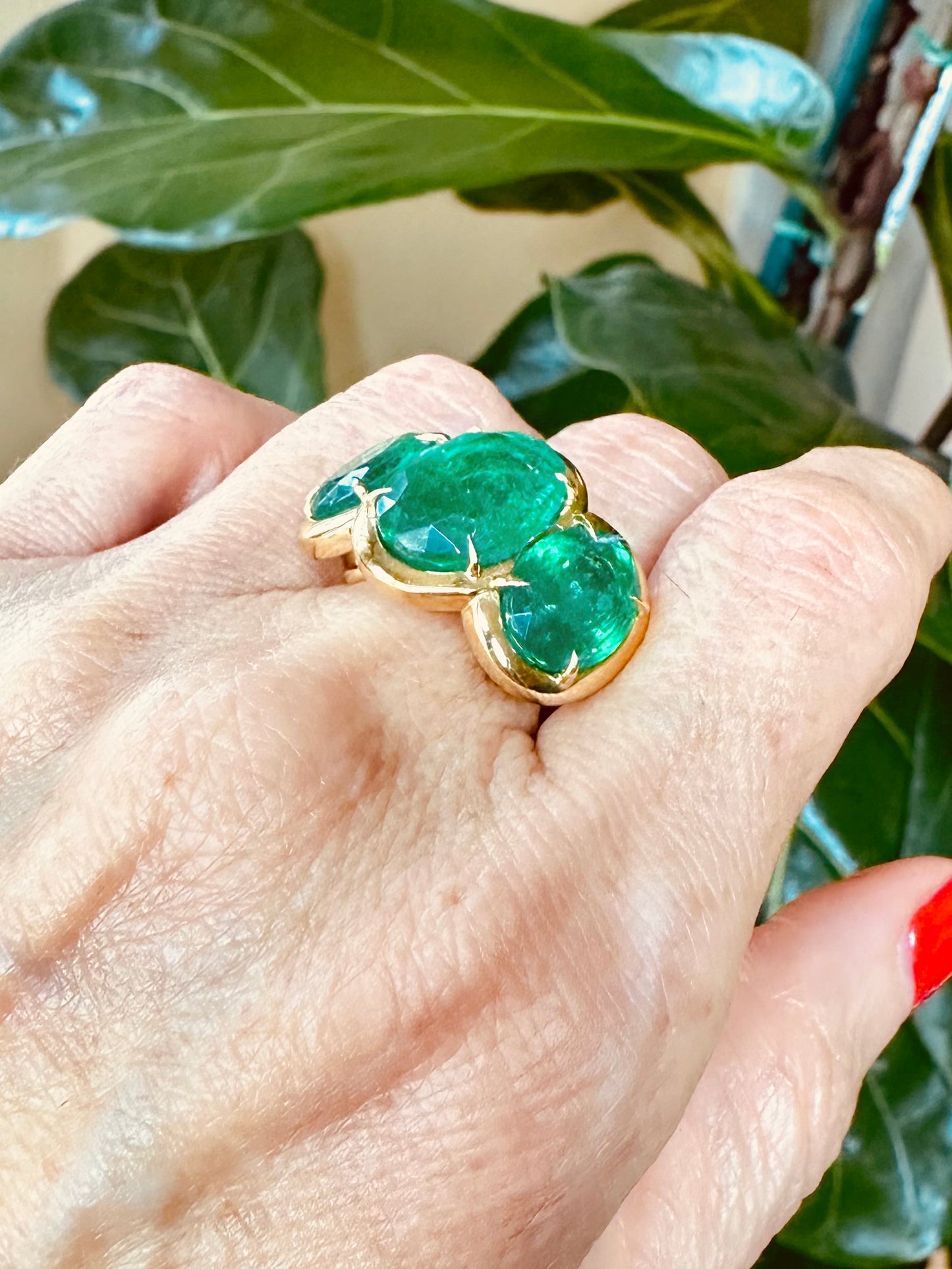 Estate Three Oval Cut Emeralds Ring 18k Yellow Gold