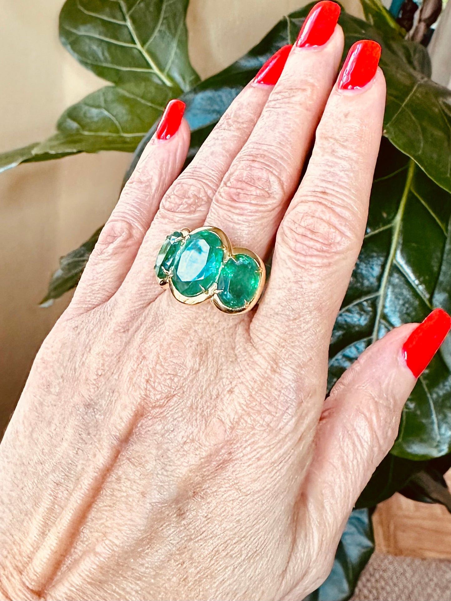 Estate Three Oval Cut Emeralds Ring 18k Yellow Gold