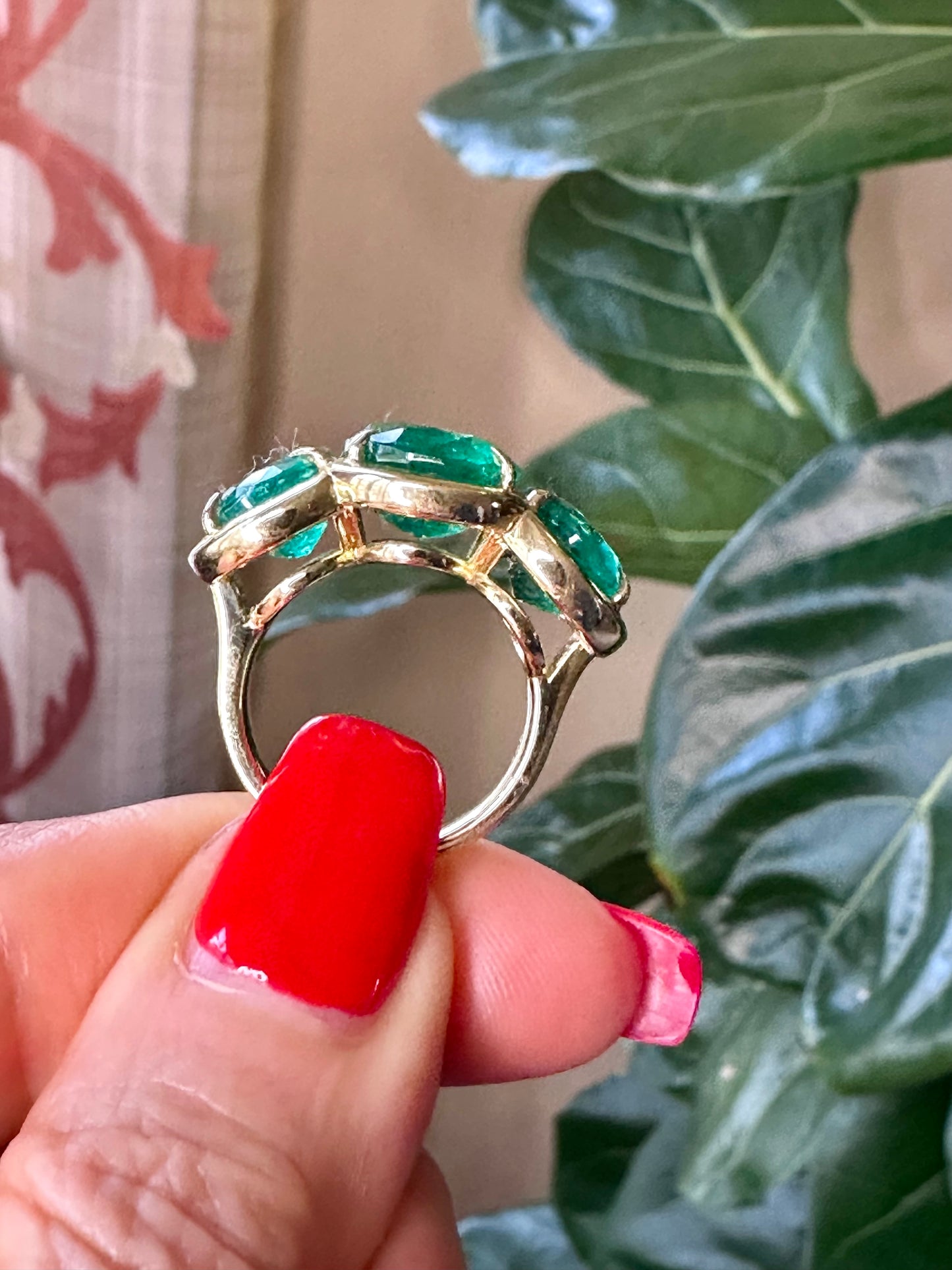 Estate Three Oval Cut Emeralds Ring 18k Yellow Gold