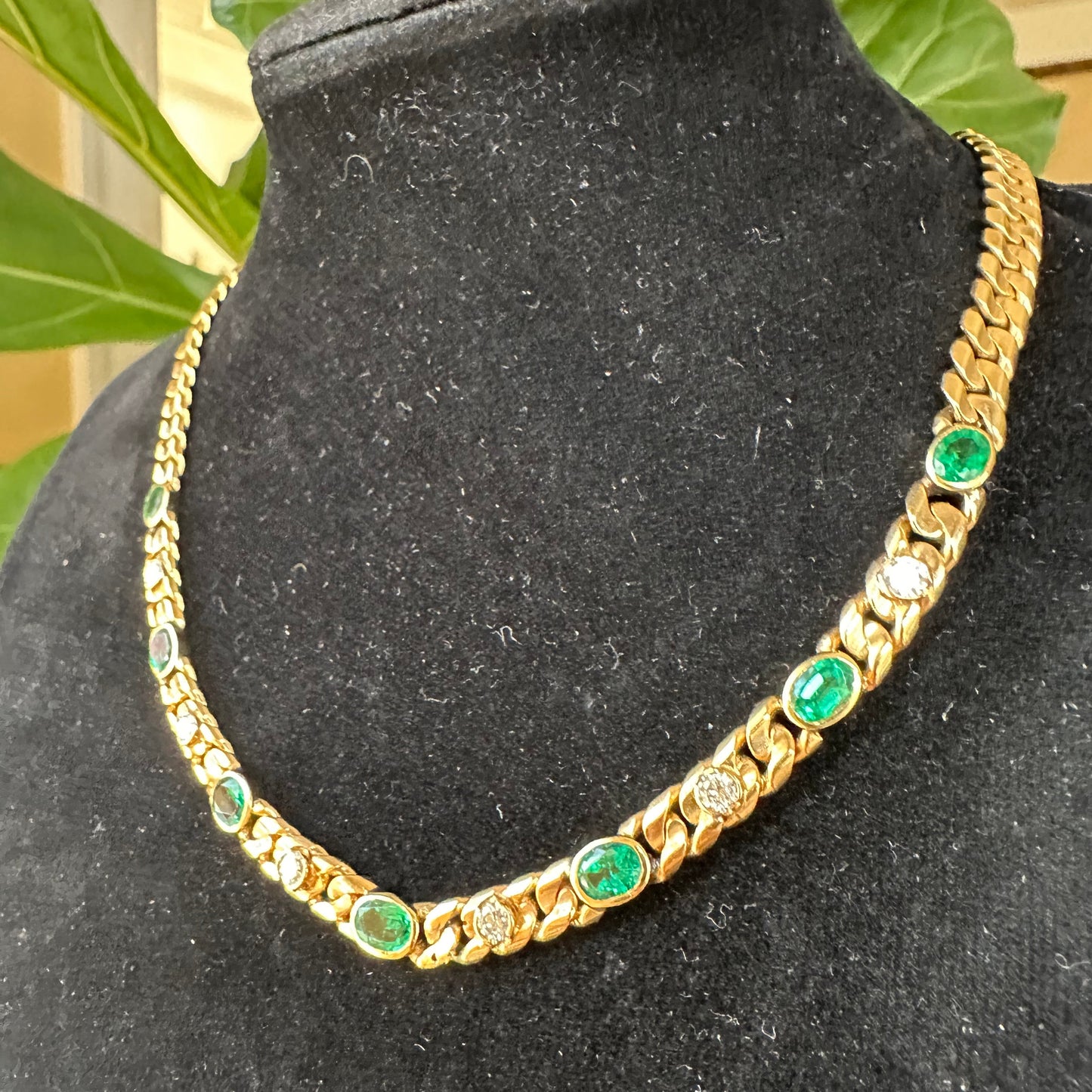 Vivid Green Emerald & Brilliant Cut Round Diamond Choker Necklace 18k 16"