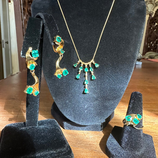 Multi Shape Vibrant Emeralds & Diamond Jewelry Set in 18k Yellow Gold