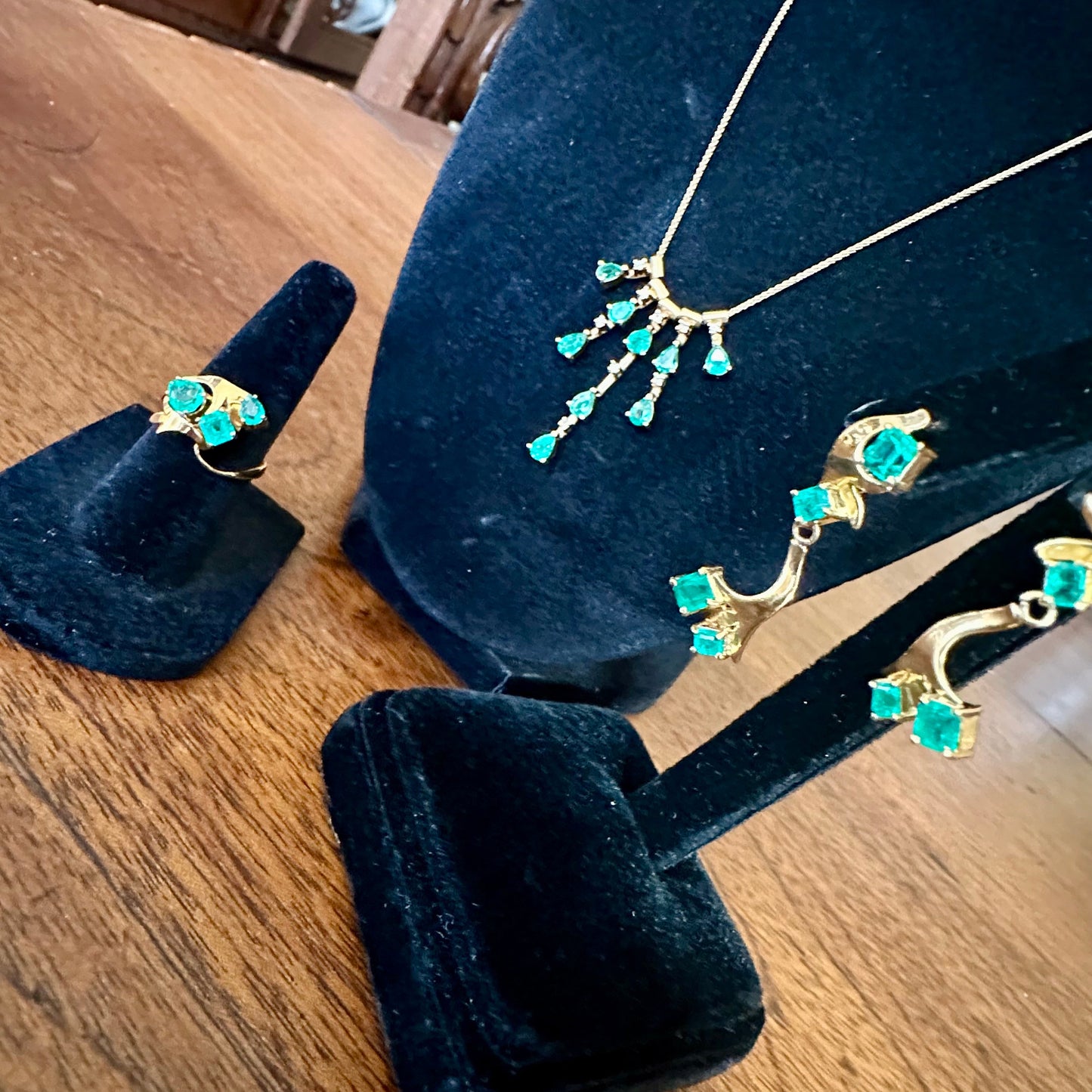 Cascade of Multi Cut Vibrant Green Emeralds & Diamonds Jewelry Set 18k Yellow Gold