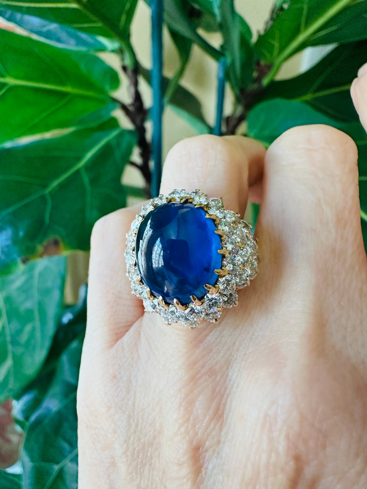 Gorgeous Cabochon Sapphire Diamond Ring 18k