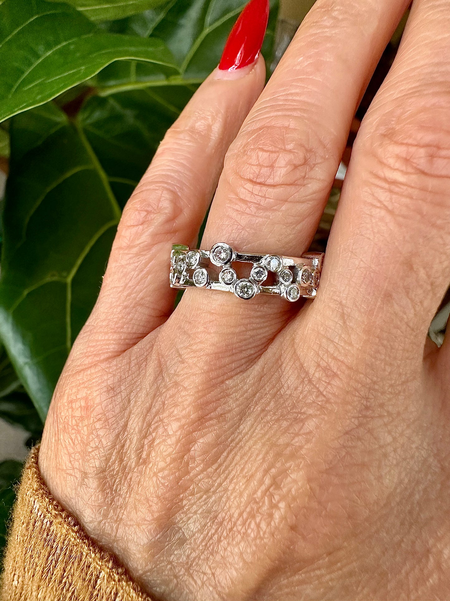 Floating Diamond Band Ring in White Gold