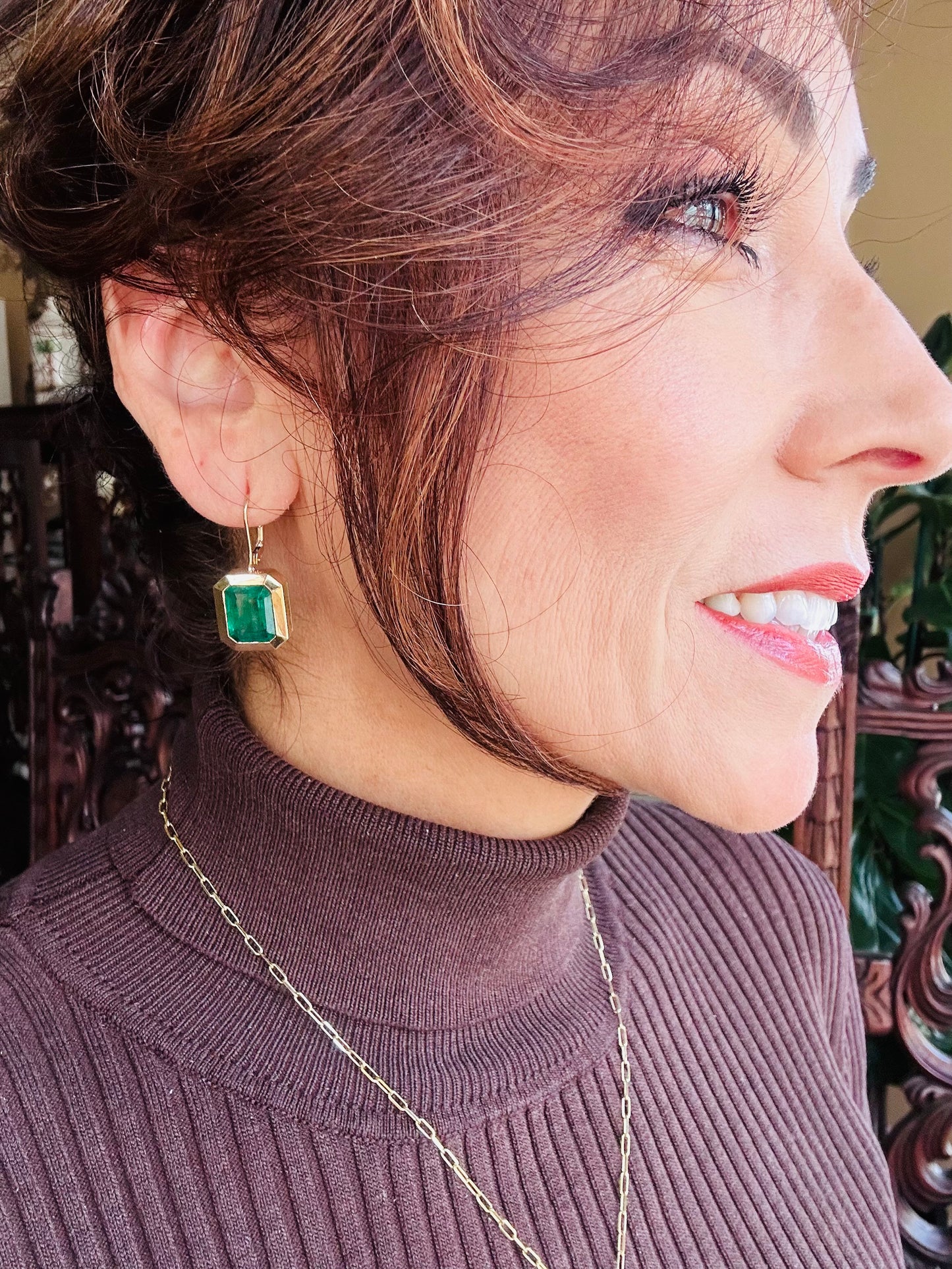 Impressive Green Emerald Earrings in 18k Yellow Gold