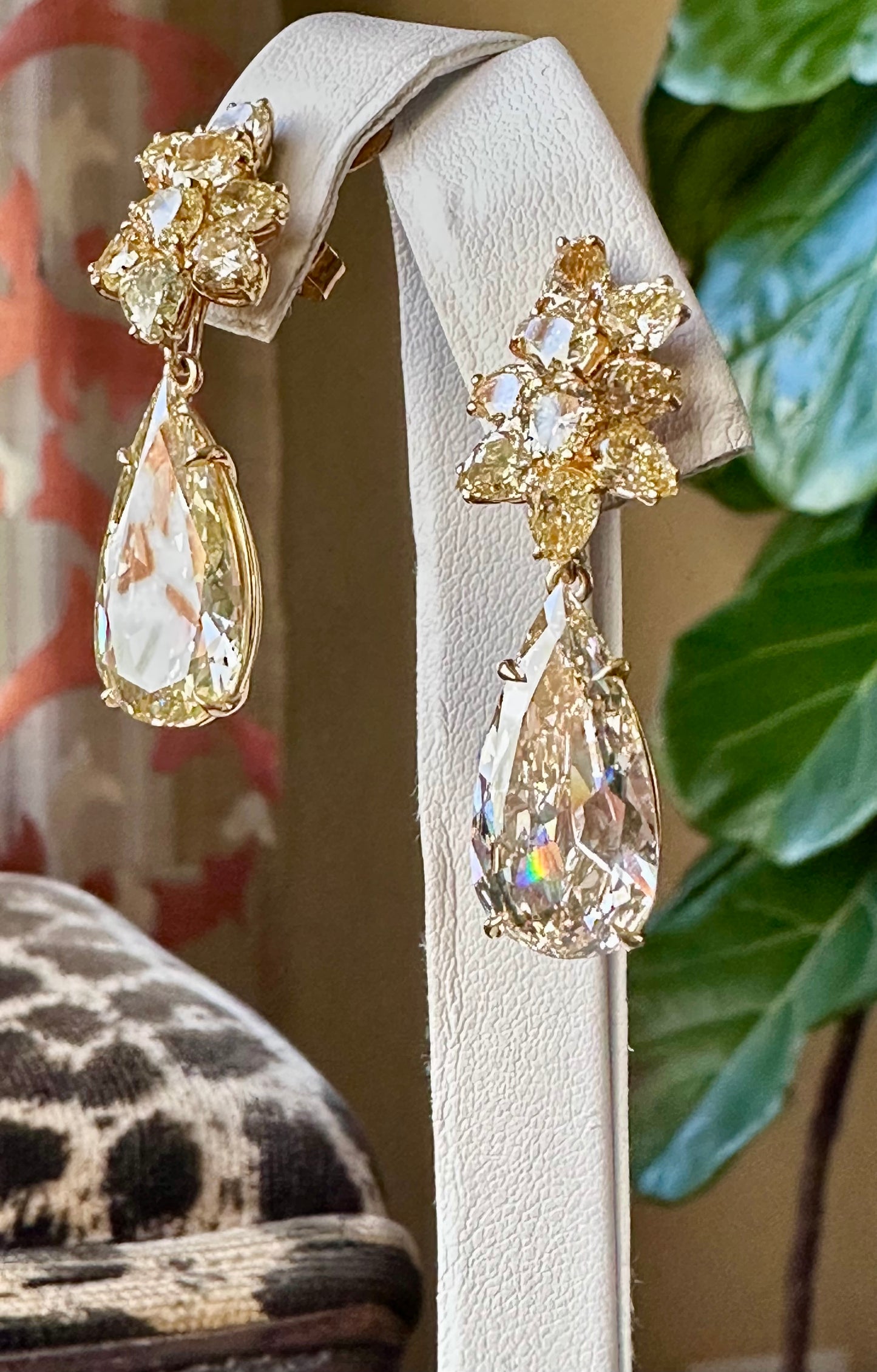 Magnificent Pear Shape GIA Diamonds Earrings 18k Yellow Gold