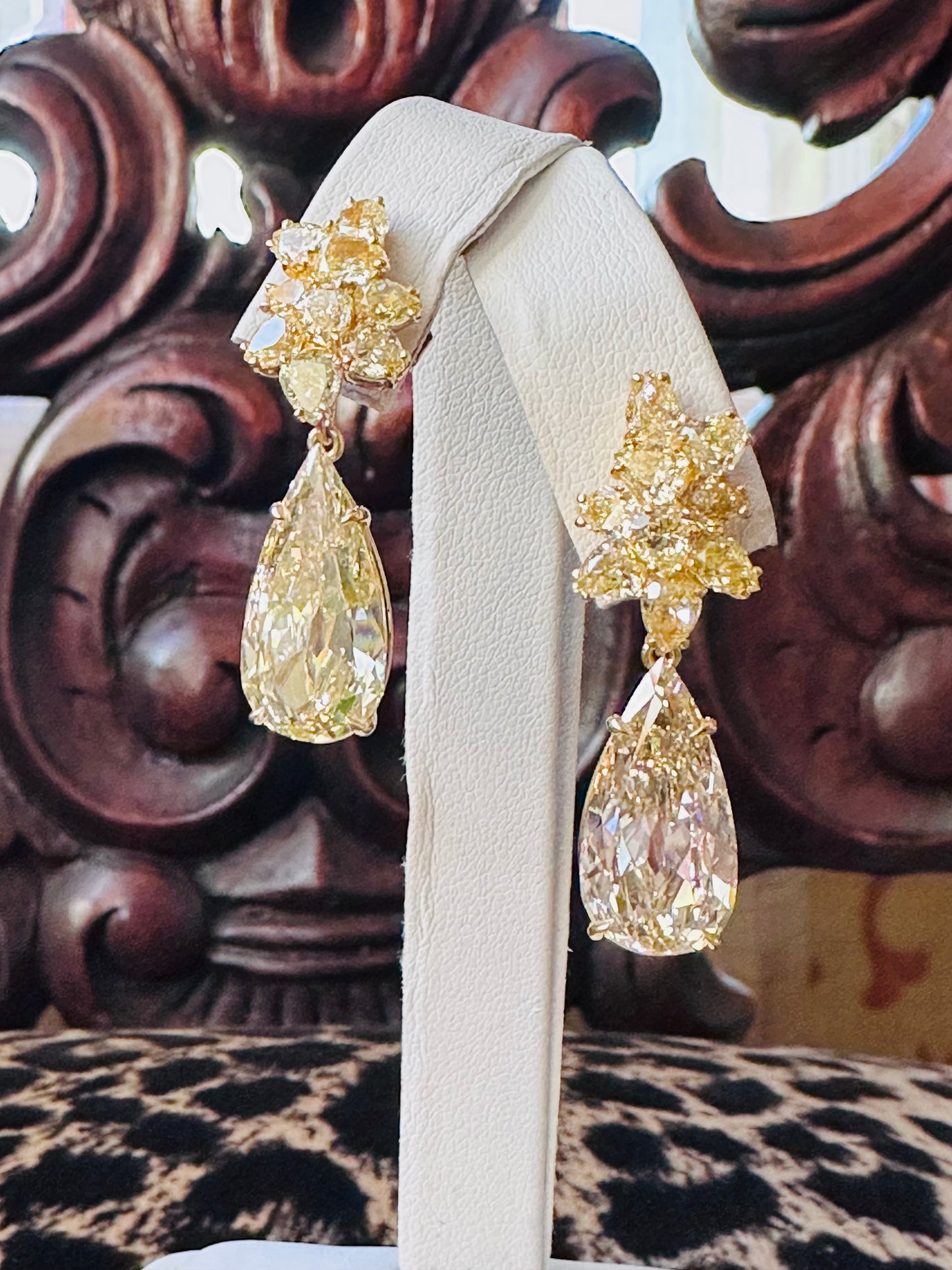 Magnificent Pear Shape GIA Diamonds Earrings 18k Yellow Gold