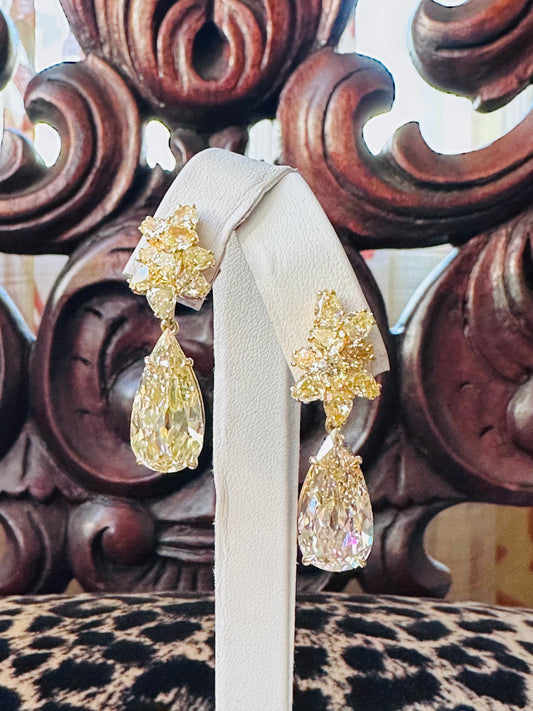 Magnificent Pear Shape GIA Diamonds Earrings 18k Yellow Gold