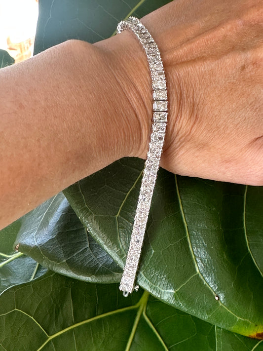 Radiant Cut Diamond Tennis Bracelet in White Gold