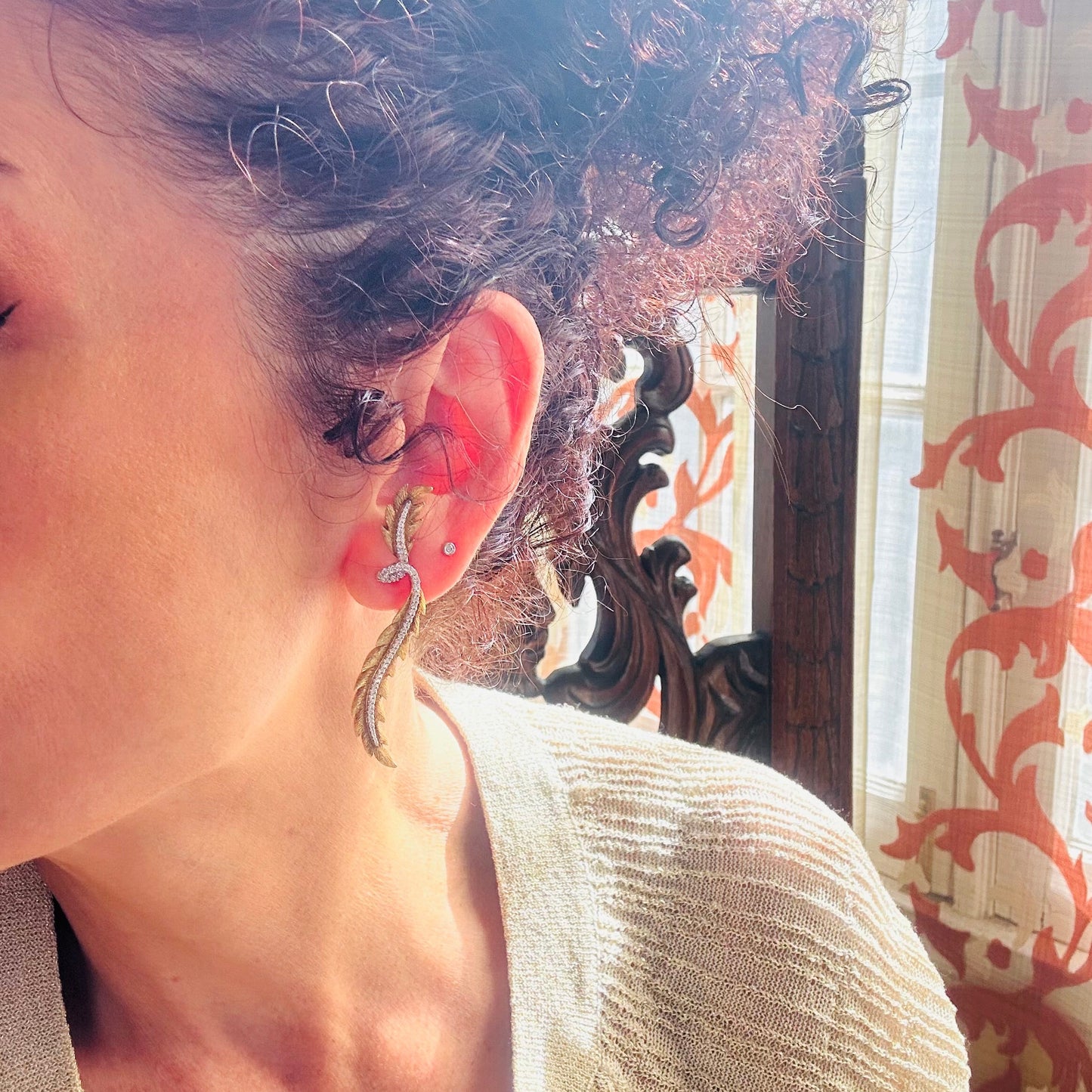 Vintage Diamond Leaf Sweep Earrings – 18k Yellow Gold