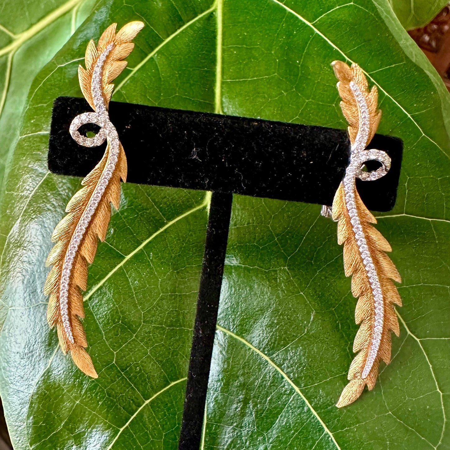 Vintage Diamond Leaf Sweep Earrings – 18k Yellow Gold