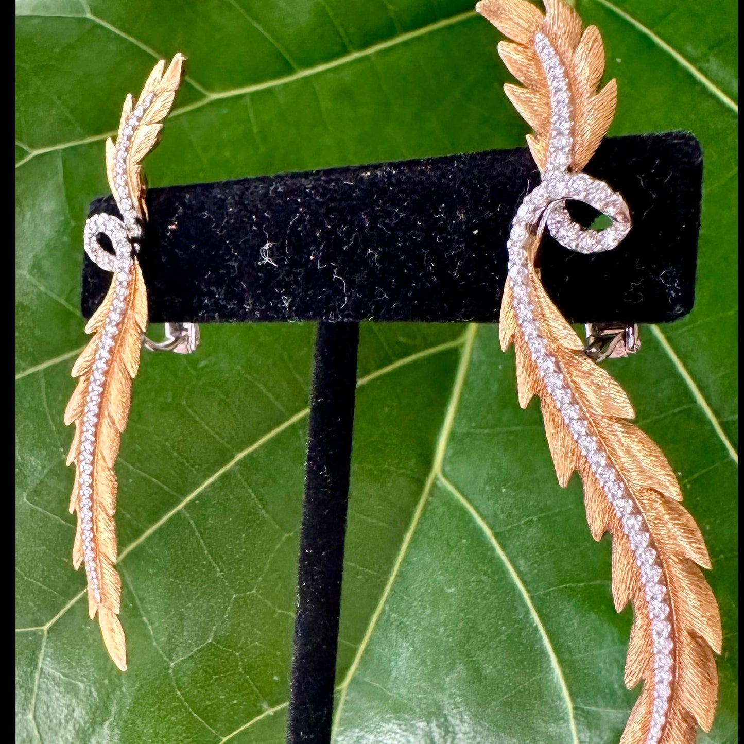 Vintage Diamond Leaf Sweep Earrings – 18k Yellow Gold