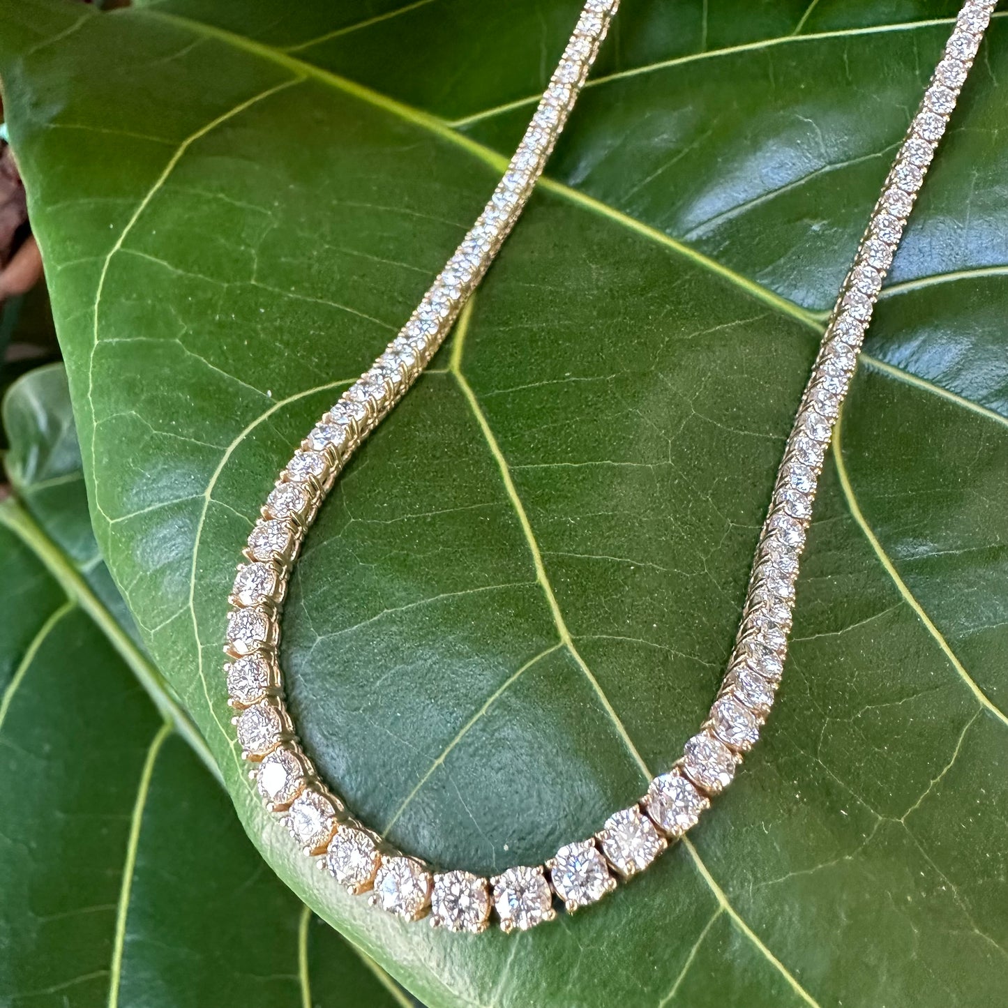 Brilliant Cut Diamond Tennis Necklace in Yellow Gold