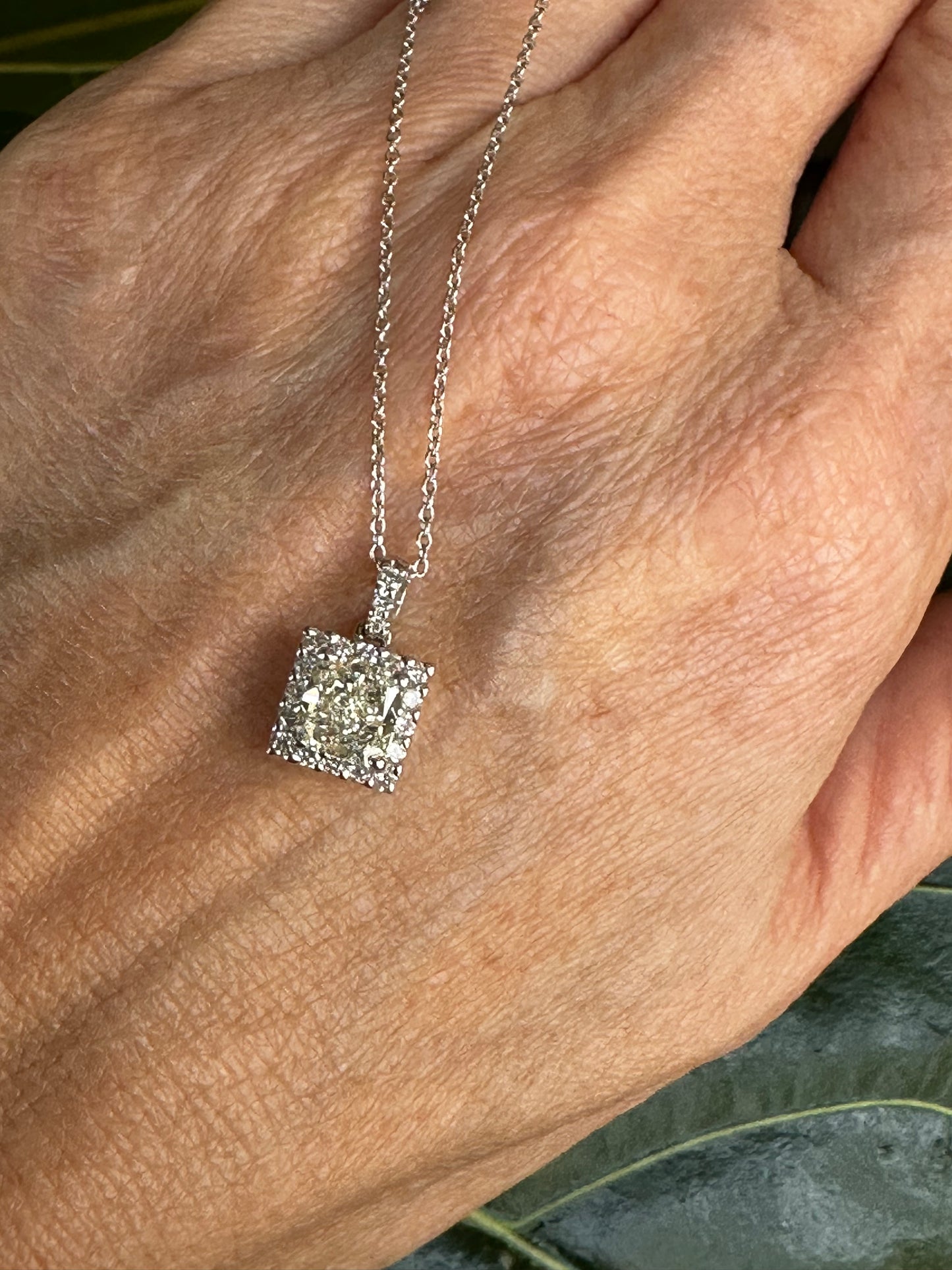 Radiant Cut Diamond Pendent Halo Design