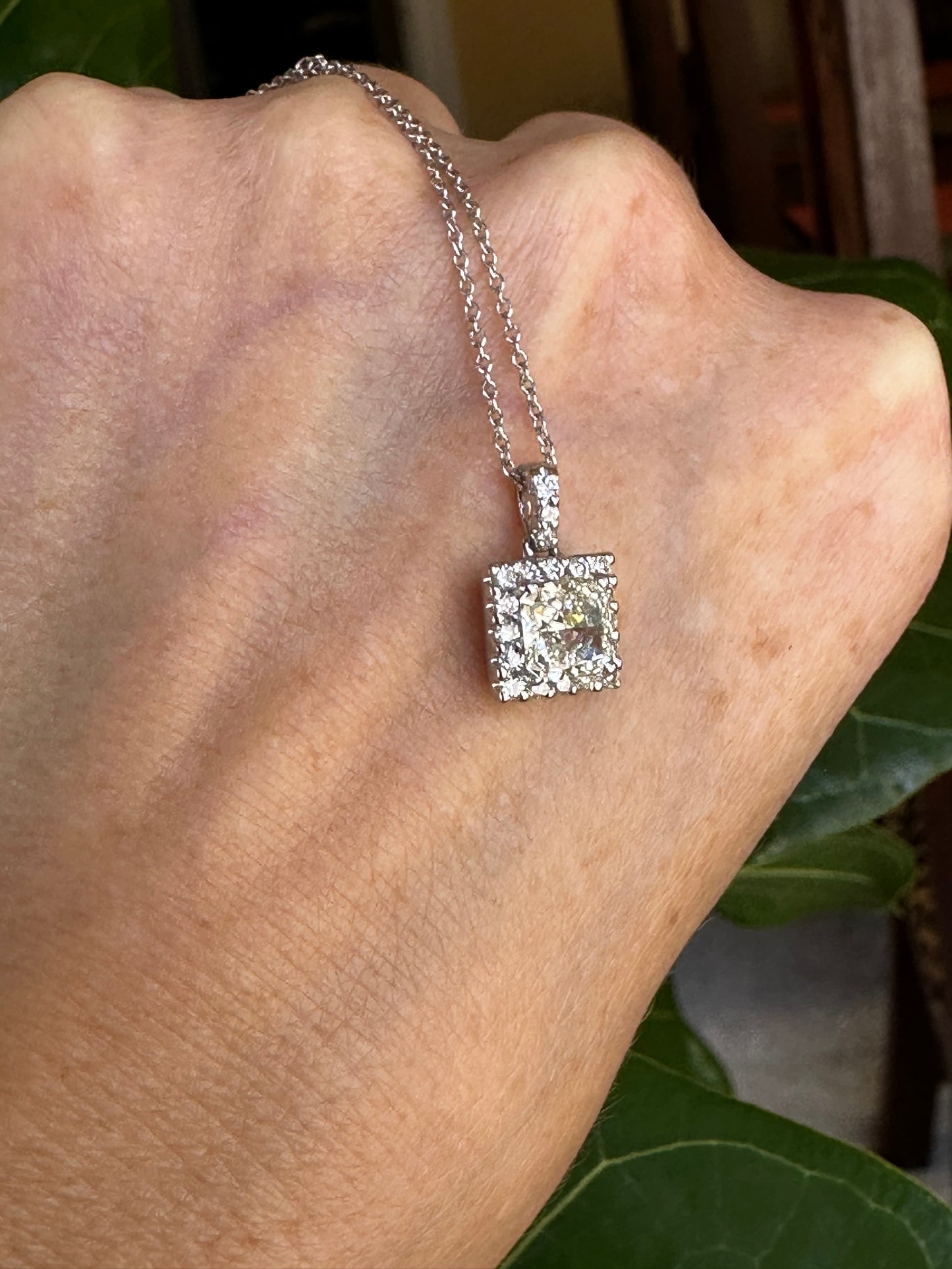 Radiant Cut Diamond Pendent Halo Design