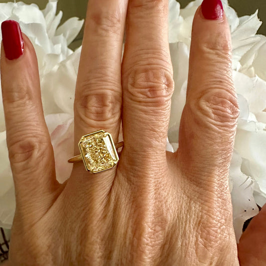 GIA Certified 4.04 Radiant U-T VV S2 Diamond Ring 18k Yellow Gold